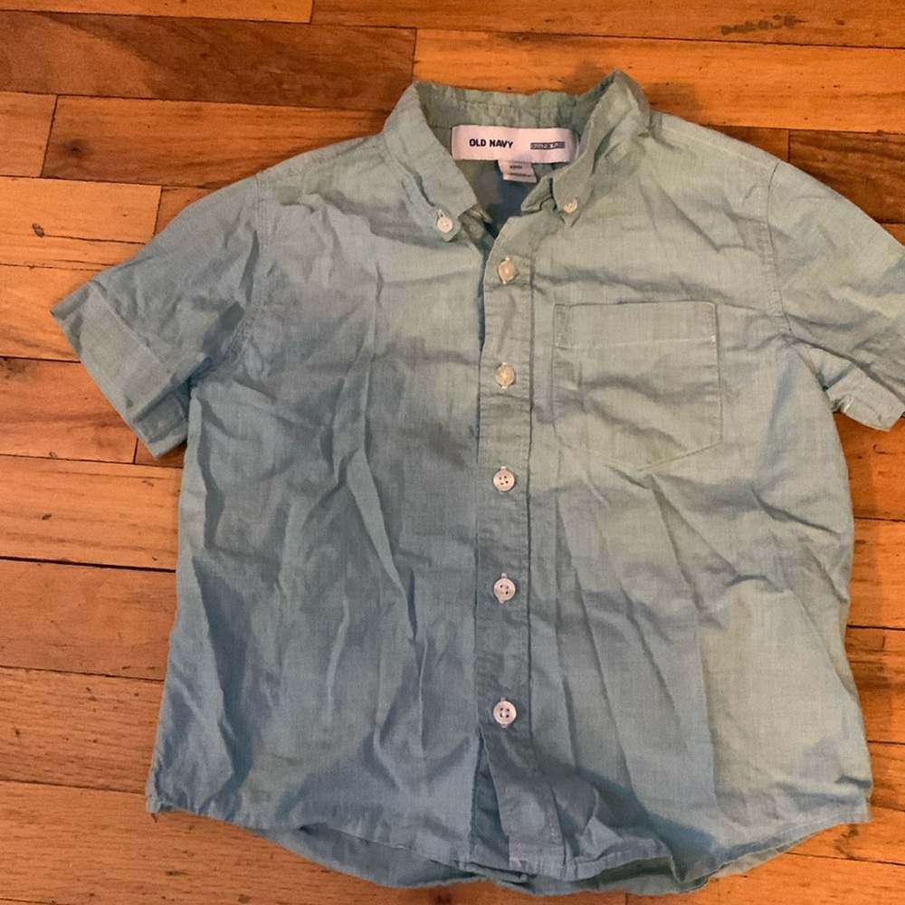 Lightweight button down shirt 5T